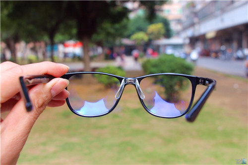 blue light glasses reflection on zoom